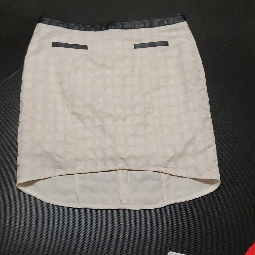Marineblu ivory skirt with faux leather accents box #8 size large